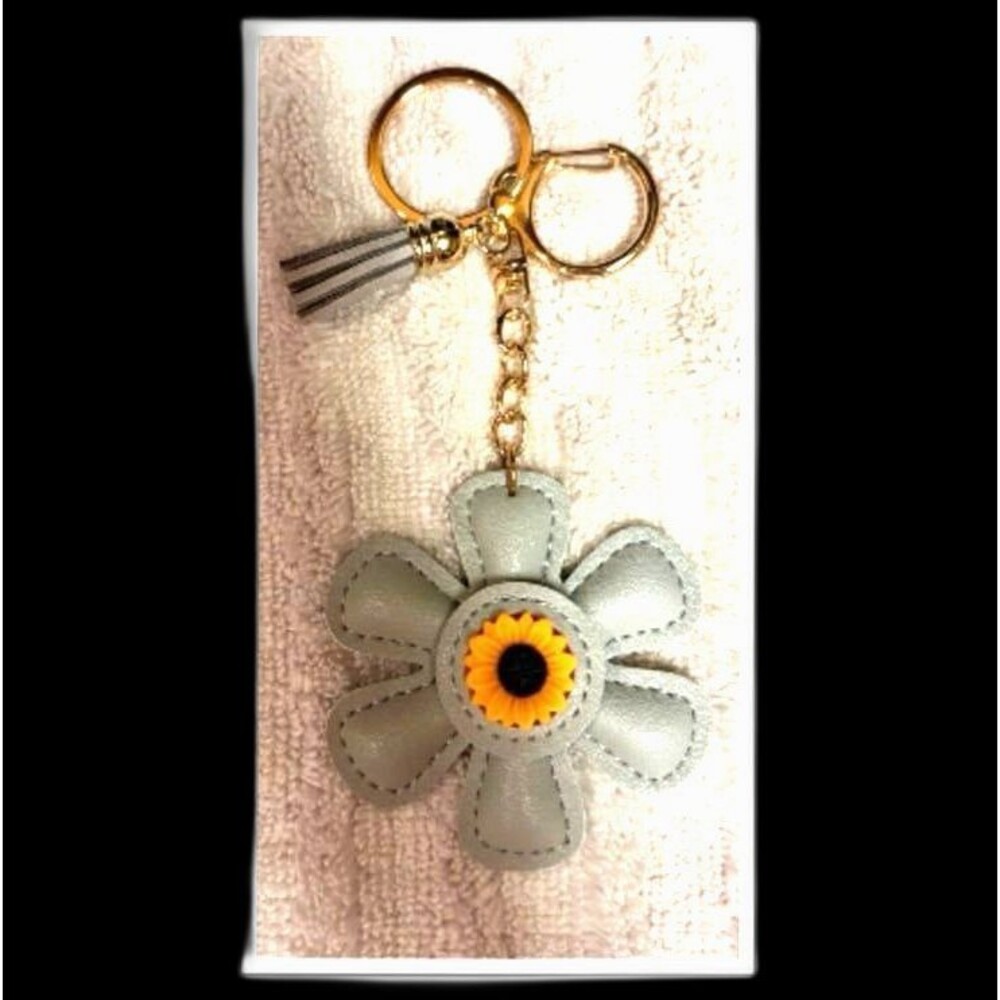 Cute Faux Leather Sunflower Keychain with Tassel -~ Gray ~ Bag Charm